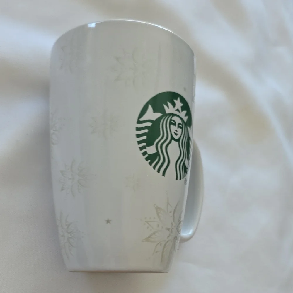 Starbucks 2020 White Snowflake Tubmber Mug With Travel Lid 12oz